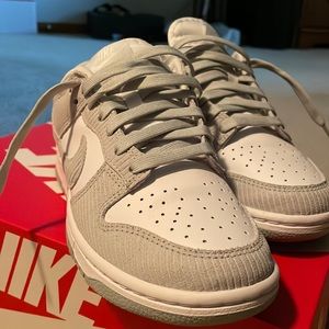 Wmns Dunk Low 'Light Silver Corduroy'